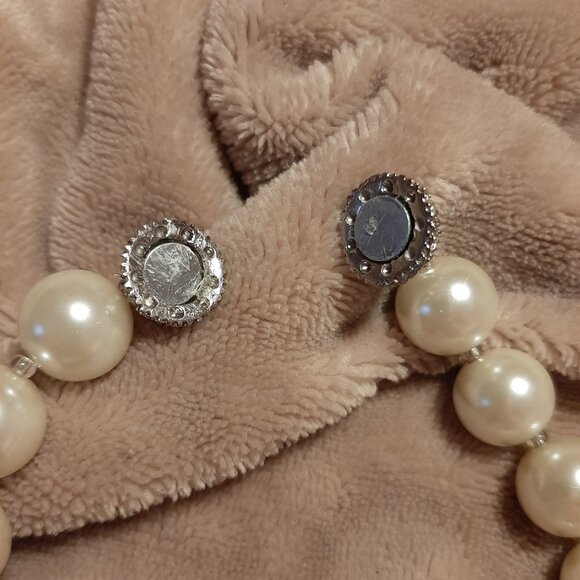 VINTAGE Ivory Pearl Drop Earrings and Necklace Set with Crystals - Picture 6 of 10